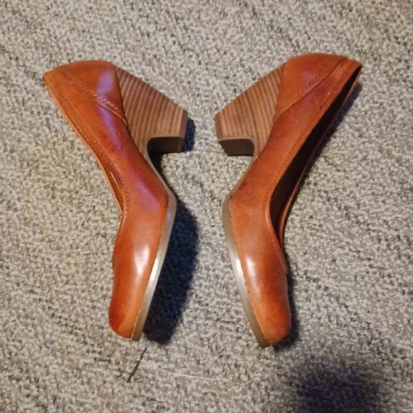 Seychelles Women's Brown Leather Pumps - Picture 2 of 6